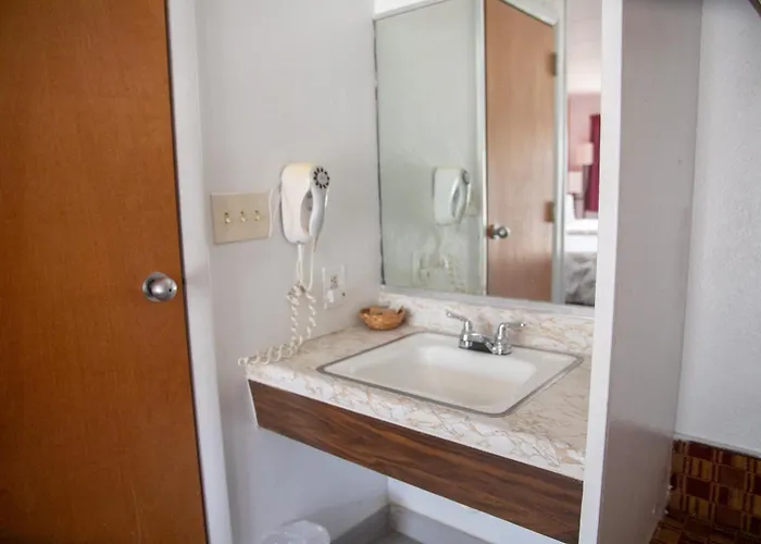 Americas Value Hotel 2*